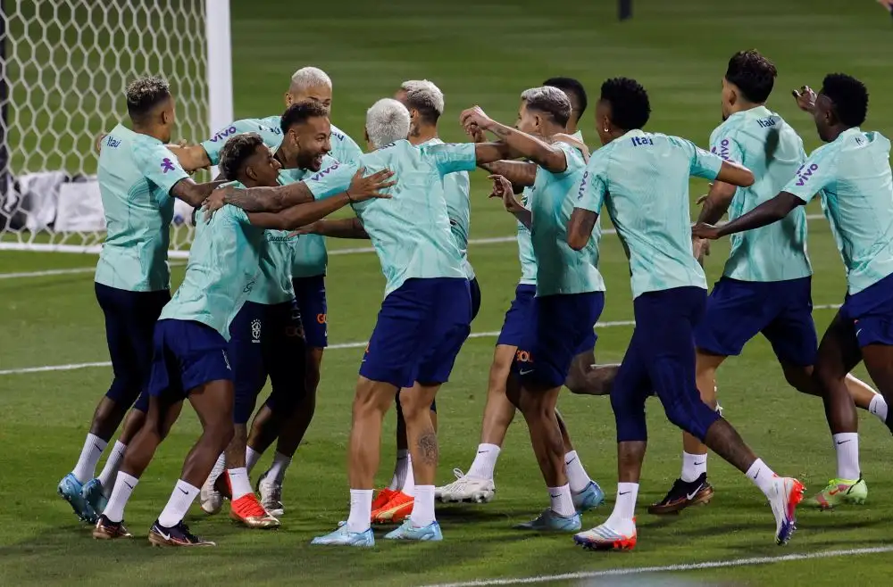 المغرب يتحدّى البرازيل في قمة نارية: صراع تكتيكي لتحقيق انطلاقة مثالية