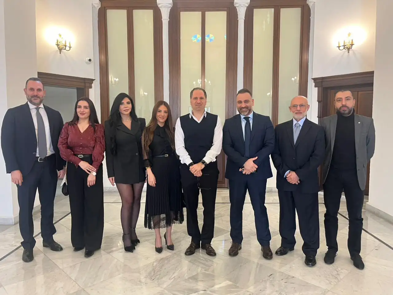 وفد من منصة "بالعربي" يزور النائب سامي الجميّل في الصيفي